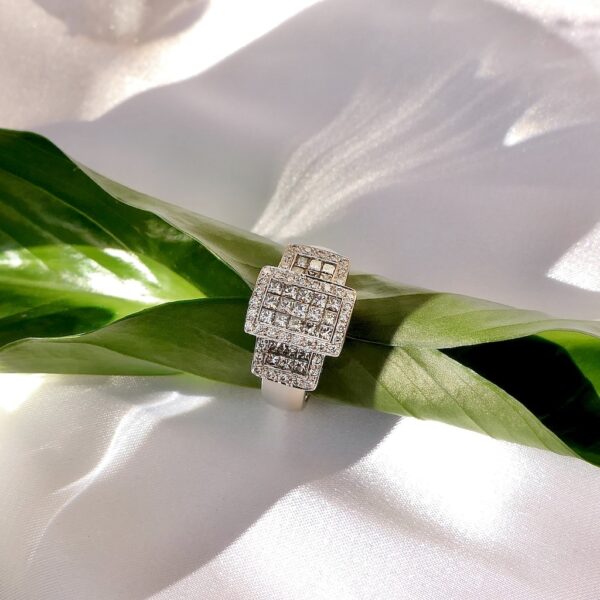 18 Krt. Witgouden ring met diamanten; Exclusief | 1,17 ct.
