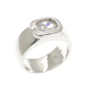 zilveren gematteerde ring met zirconia