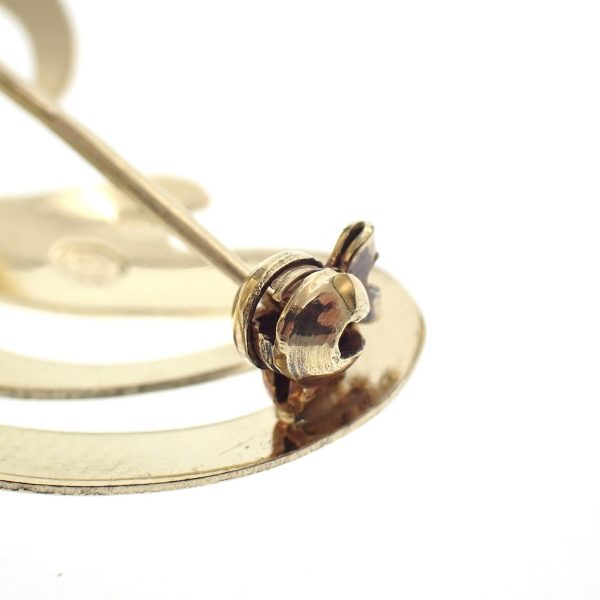 Gouden letter broche; letter V | Medium