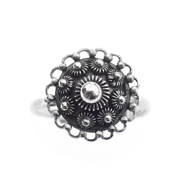 Zilveren ring met Zeeuwse knop