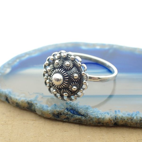 Zilveren ring met Zeeuwse knop