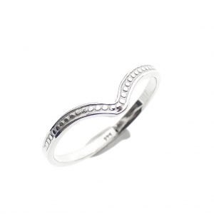 zilveren ring met v-vorm
