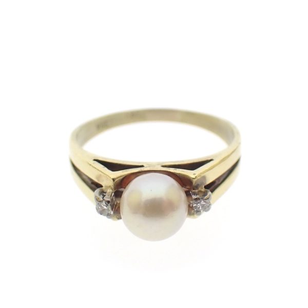 Gouden ring met diamant 0,05 ct.