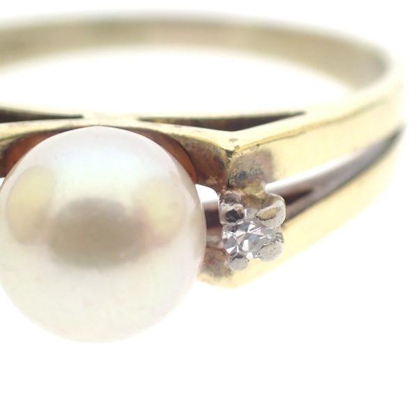 Gouden ring met diamant 0,05 ct.