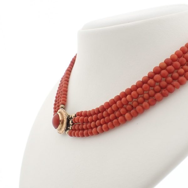 Bloedkoraal kralen collier met gouden slot; Antiek | 34 cm