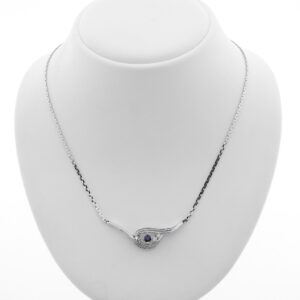 Witgouden collier met diamant en saffier
