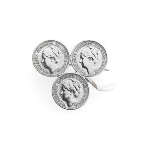 zilveren broche met 3 dubbeltjes, klavertje 3, koningin Wilhelmina munten