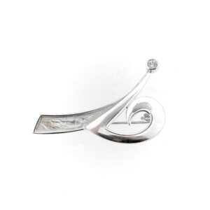 zilveren fantasie broche met zirconia steen