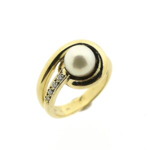 14 karaat gouden ring met diamant en parel