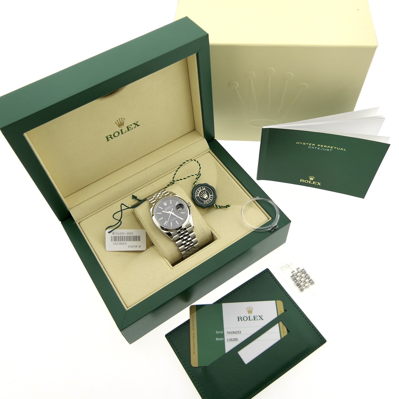 https://www.juweelwinkel.nl/wp-content/uploads/2023/06/Rolex-Datejust-126200-Black-00029.jpg