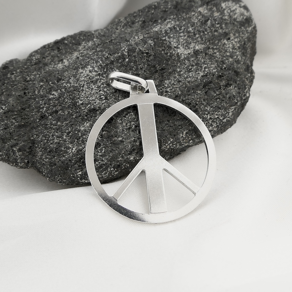 https://www.juweelwinkel.nl/wp-content/uploads/2023/10/juweelwinkel_4-09_23_45.jpg