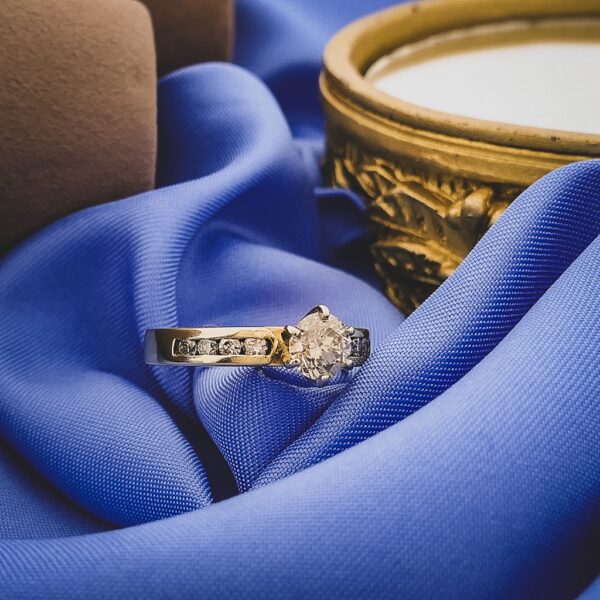 10 Krt. Ring met diamanten | 1,15 ct.