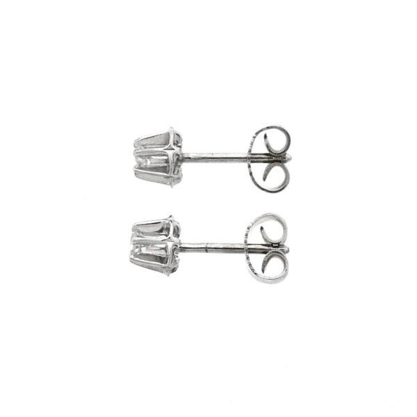 Witgouden solitair oorstekers met diamant | 0,12 ct.