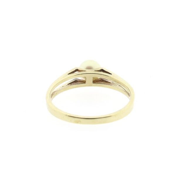 8 Krt. Ring met parel