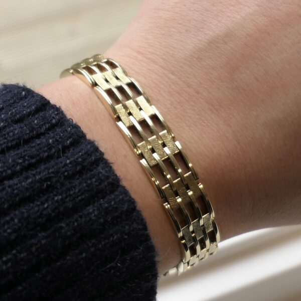Gouden fantasie/tank schakel armband | 17,5 cm
