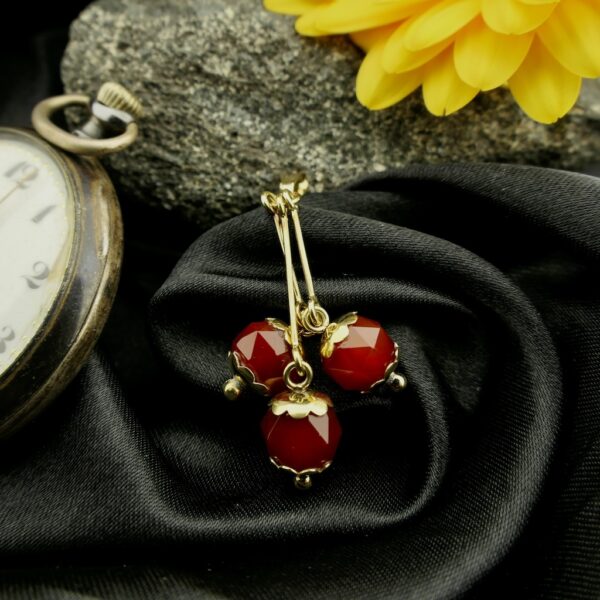 Gouden vintage hanger als tros met carneool