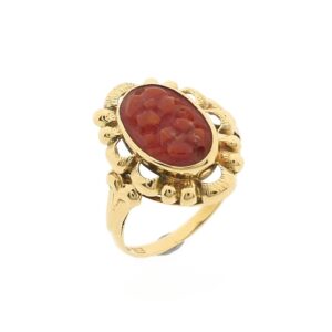14 karaat geelgouden vintage ring met bloedkoraal