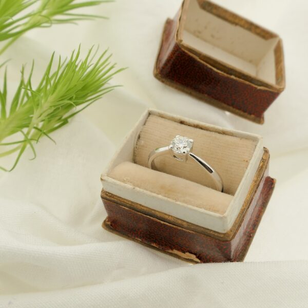 18 Krt. Witgouden solitair ring met diamant | 0,37 ct.