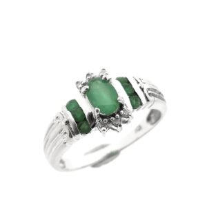 witgouden ring met smaragd