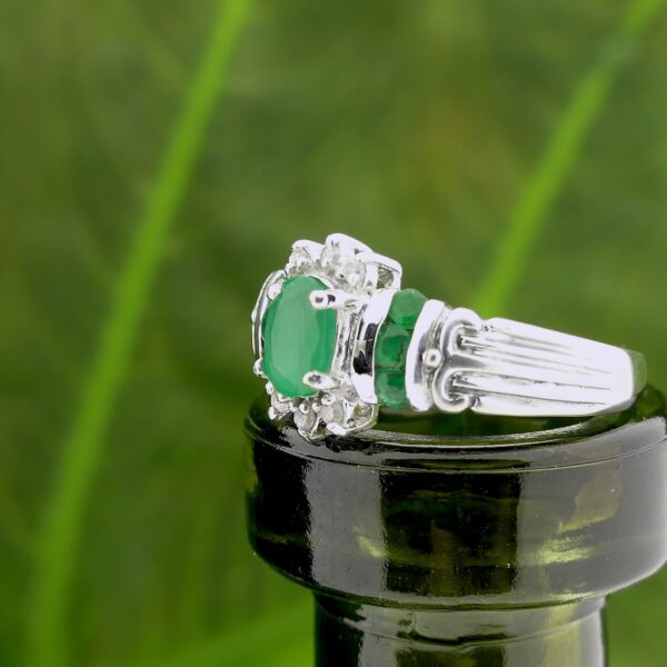 10 Krt. Ring met smaragd en diamant