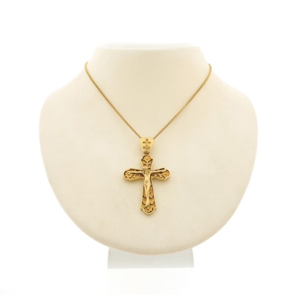 Gouden hanger van een kruis met corpus