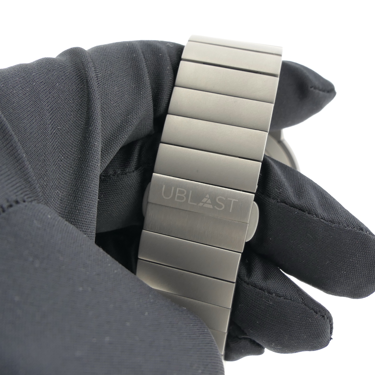 https://www.juweelwinkel.nl/wp-content/uploads/2024/03/Ublast-ArmorGraph-UBAG46TIT-9.jpg