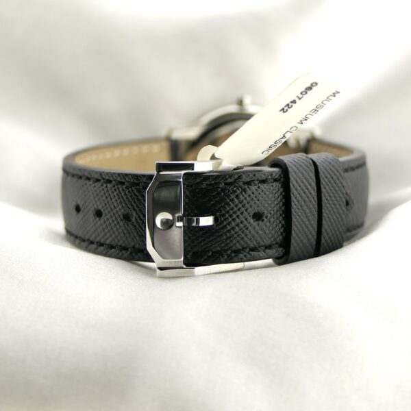 Movado Museum Classic; Stalen dameshorloge met blauwe 'Mother of Pearl' wijzerplaat; 0607422