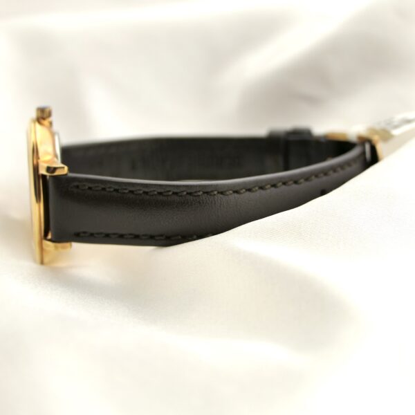 Movado Ulta Slim; Verguld dames horloge met witte wijzerplaat; 0607096