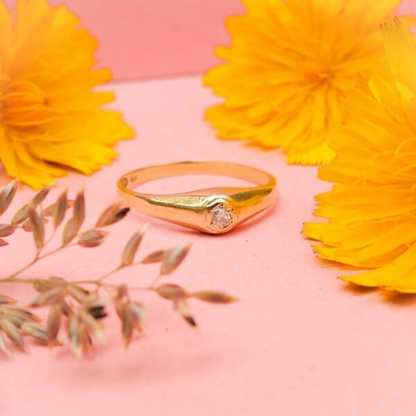 Gouden ring met diamant 0,03 ct.