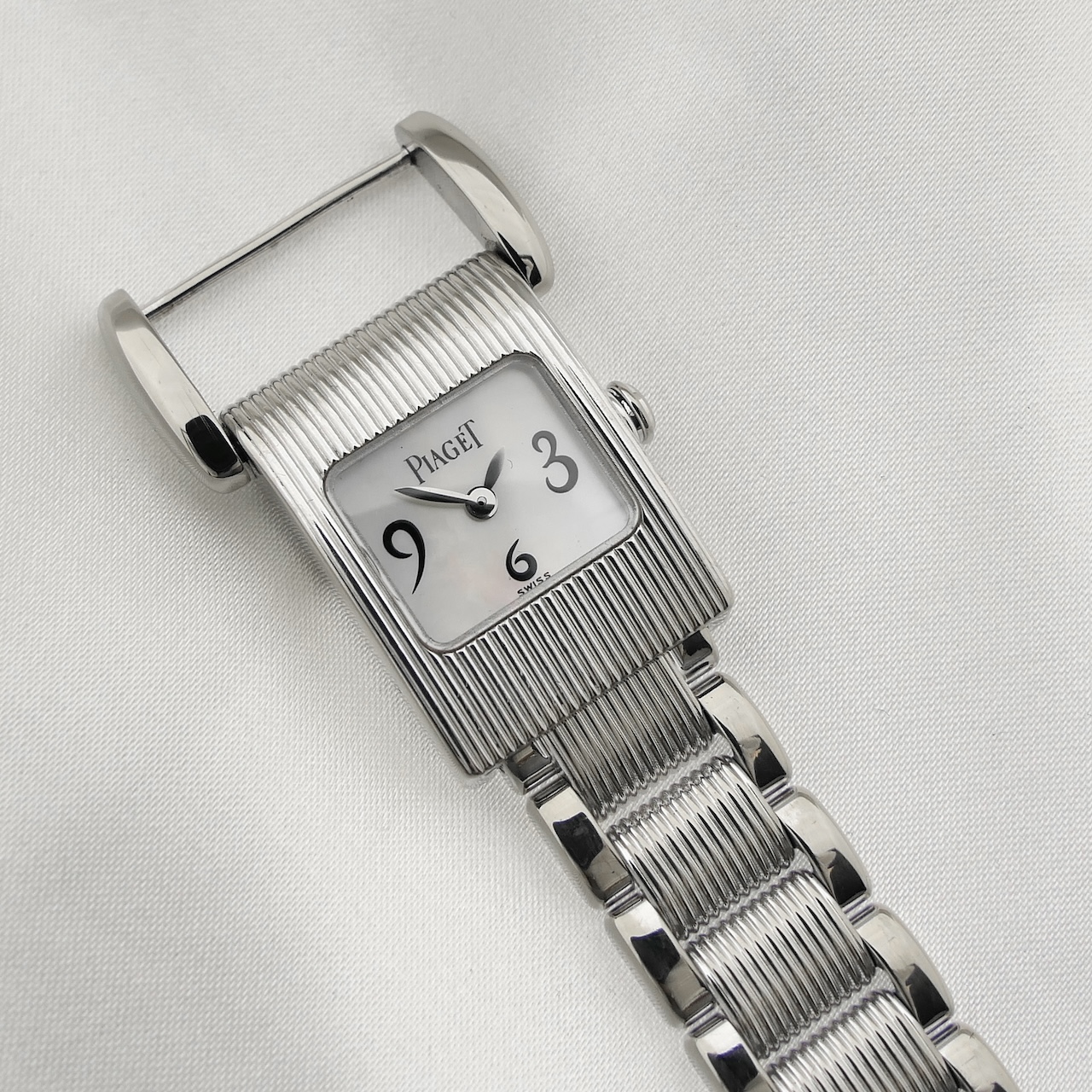 https://www.juweelwinkel.nl/wp-content/uploads/2024/06/Piaget-Miss-Protocole-18ct.-whitegold-5221-33.jpg