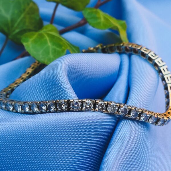 18 Krt. Gouden tennis armband met diamant; 6,12 ct. | 19 cm