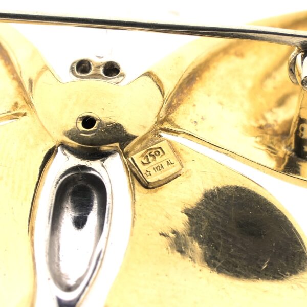 18 Krt. Bicolor gouden broche/hanger van een vlinder met diamant en emaille | 0,04 ct.