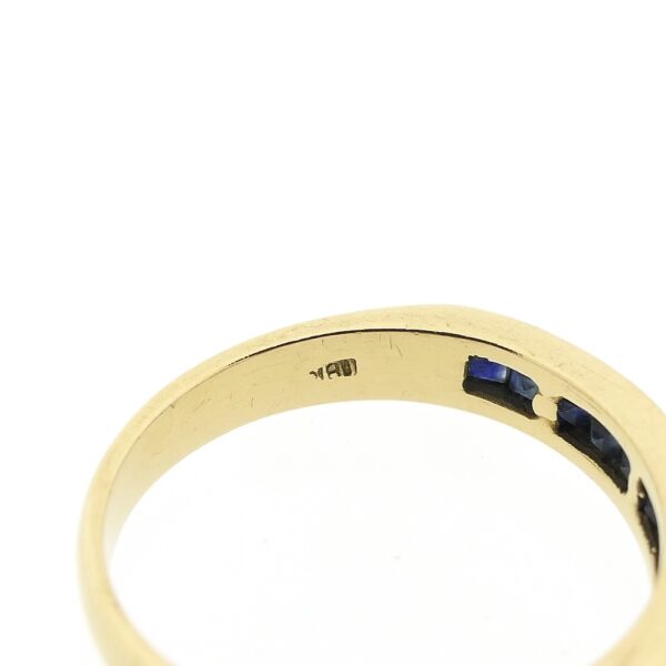 18 Krt. Gouden rijring met saffier
