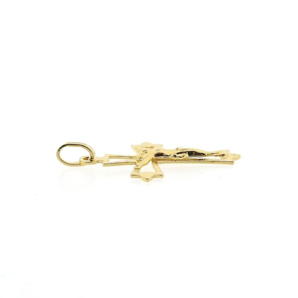 Gouden hanger van een kruis met corpus