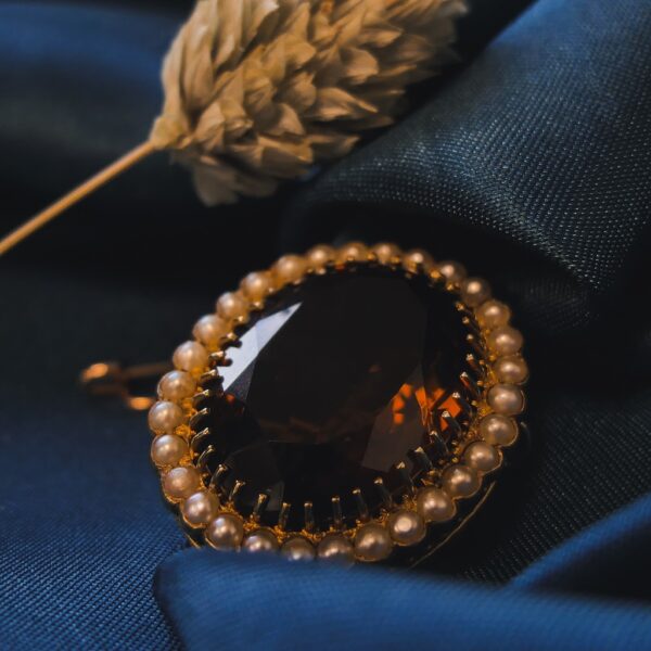 Gouden broche met rookkwarts en parels