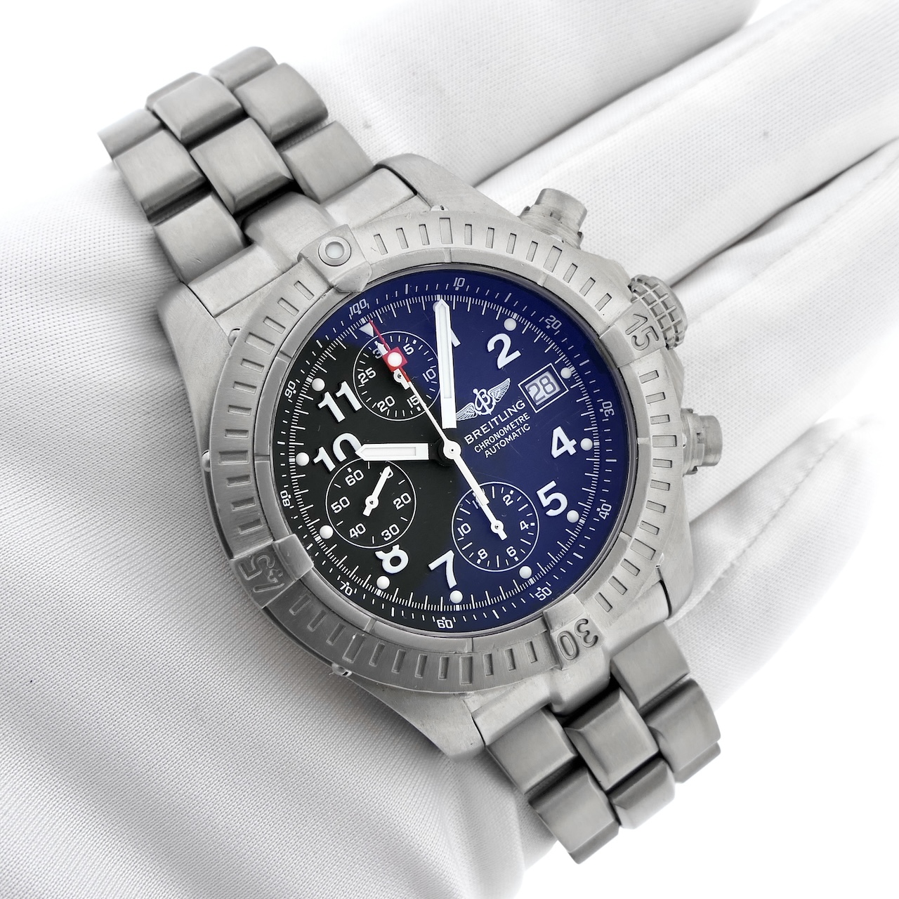 https://www.juweelwinkel.nl/wp-content/uploads/2024/11/Breitling-Chrono-Avenger-Titanium-E13360-12.jpg