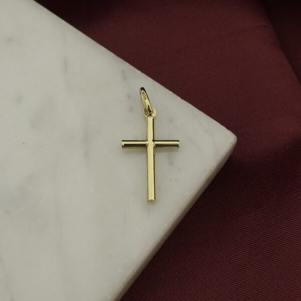 Gouden hanger van een kruis