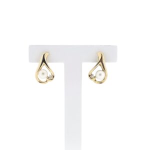 14 karaat gouden oorstekers met parel en diamant | 0,02 ct.