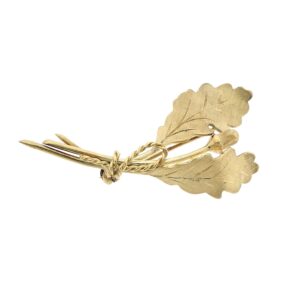 14 karaat geelgouden broche van twee eikenbladen en een eikel