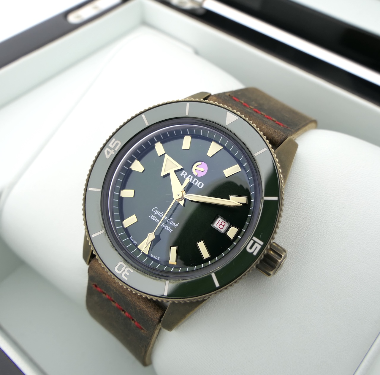 https://www.juweelwinkel.nl/wp-content/uploads/2025/02/RADO-Captain-Cook-Bronze-01.763.0504.3.131-15.jpg