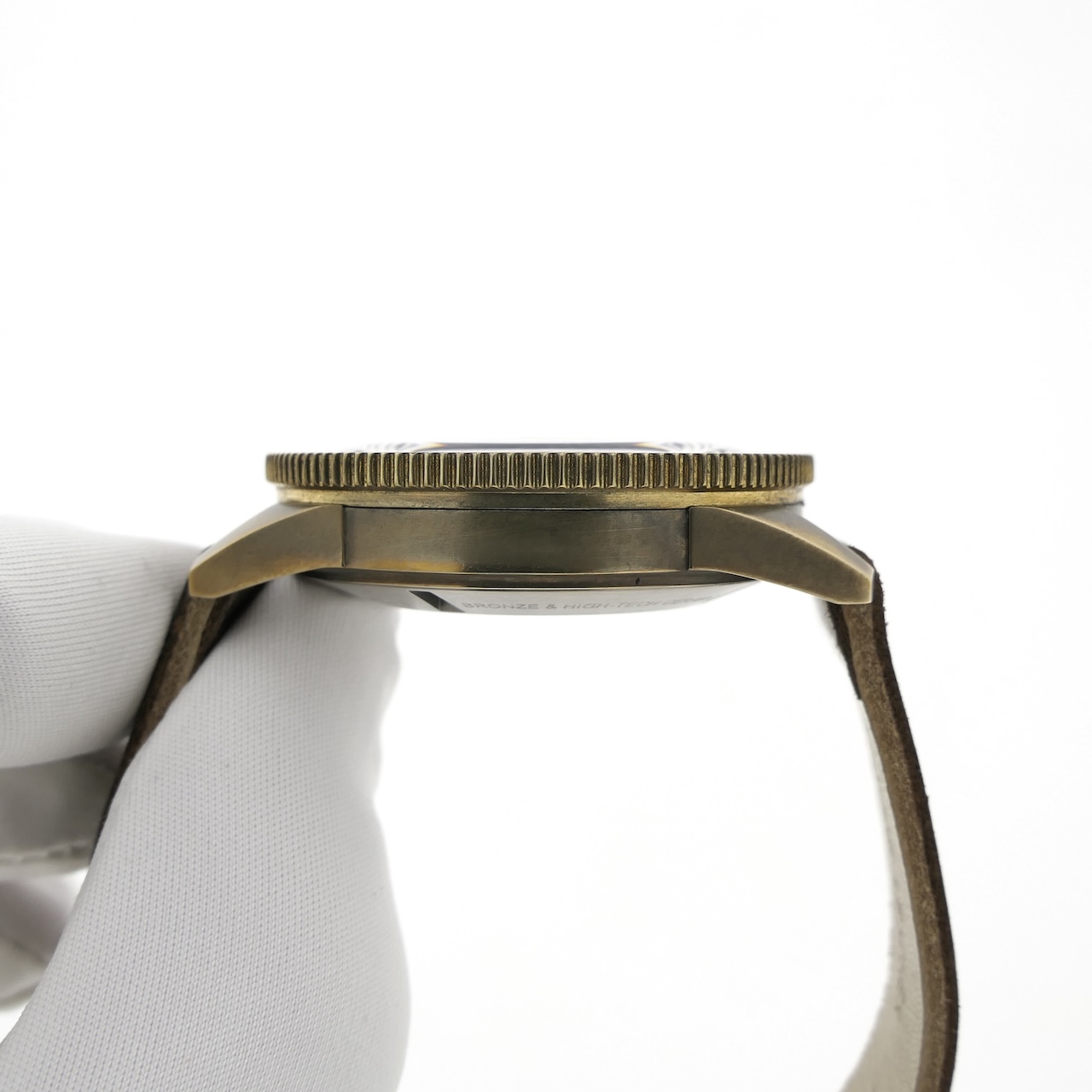 https://www.juweelwinkel.nl/wp-content/uploads/2025/02/RADO-Captain-Cook-Bronze-01.763.0504.3.131-6.jpg