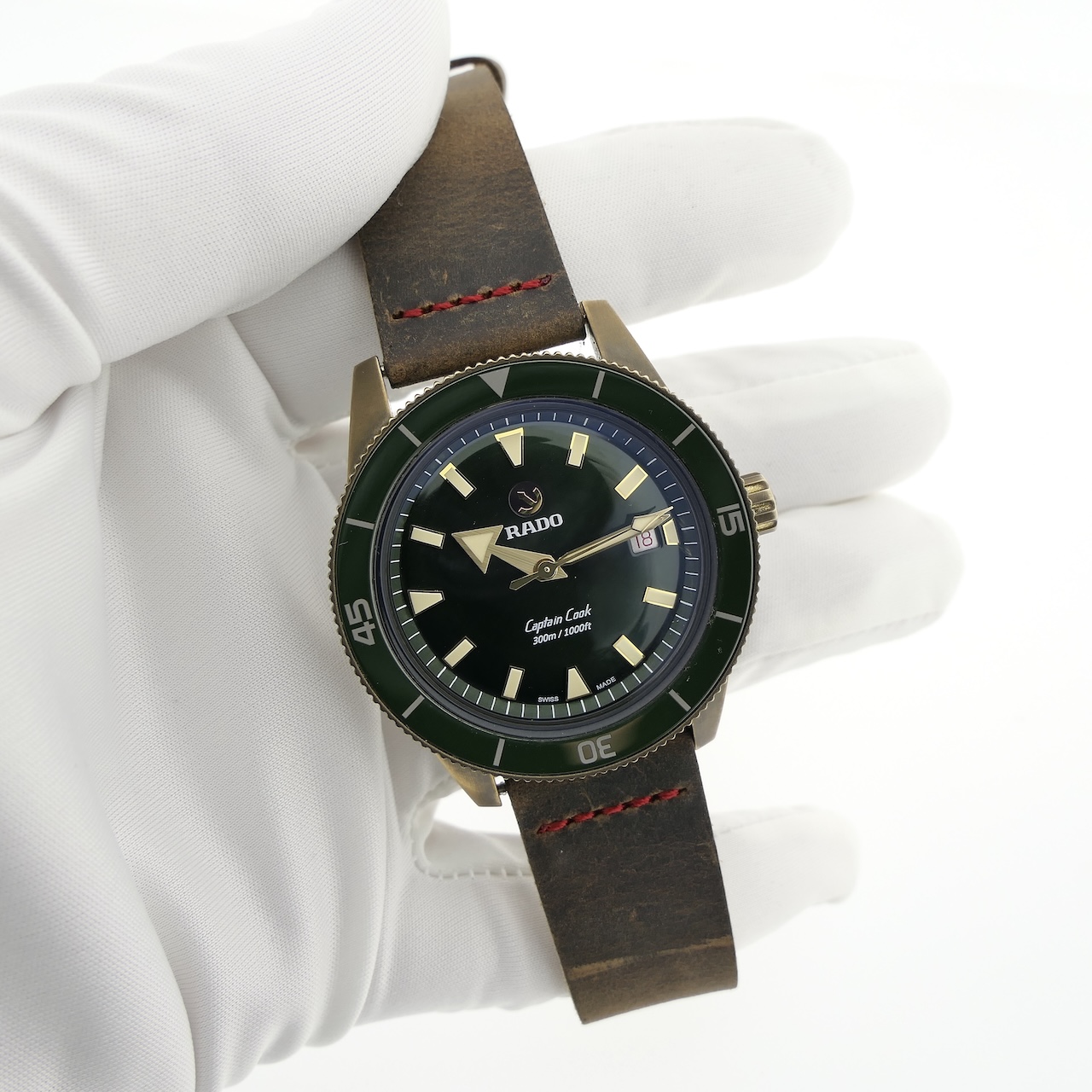 https://www.juweelwinkel.nl/wp-content/uploads/2025/02/RADO-Captain-Cook-Bronze-01.763.0504.3.131-9.jpg