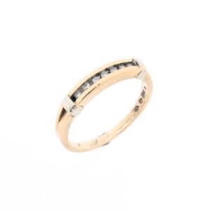 14 karaat geelgouden ring met totaal 0,10 ct. diamanten