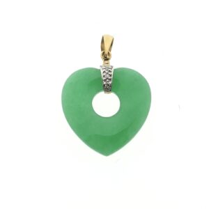 hanger gemaakt uit jade en 14 karaat geelgoud. gezet met totaal 0,03 ct. diamanten