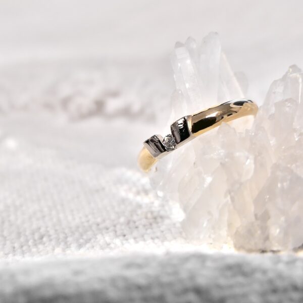18 Krt. Bicolor gouden ring met diamant 0,04 ct.
