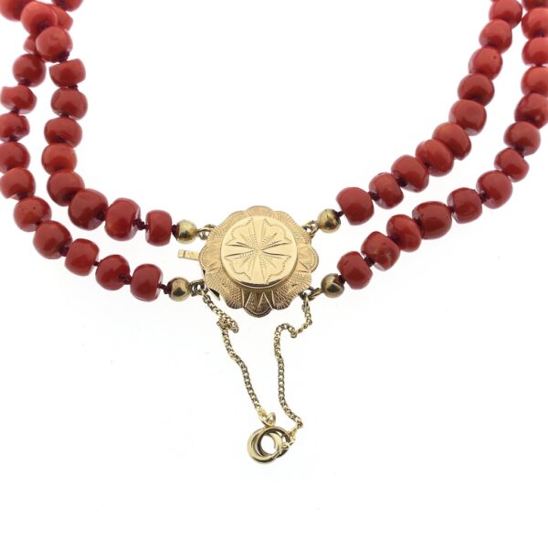 Antieke bloedkoralen kralen collier met gouden sier slot | 43,5 cm