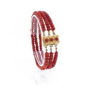Bloedkoraal kralen armband met gouden sierslot; Antiek | 18,5 cm
