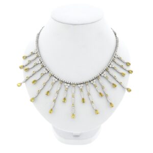 14 karaat witgouden collier gezet met ca. 2,0 ct. diamanten en gele saffieren