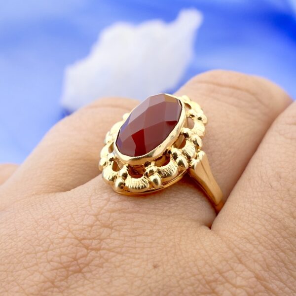 Gouden ring met carneool