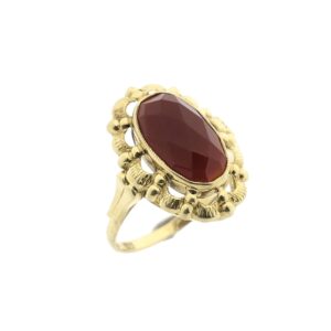 14 karaat geelgouden ring gezet met carneool
